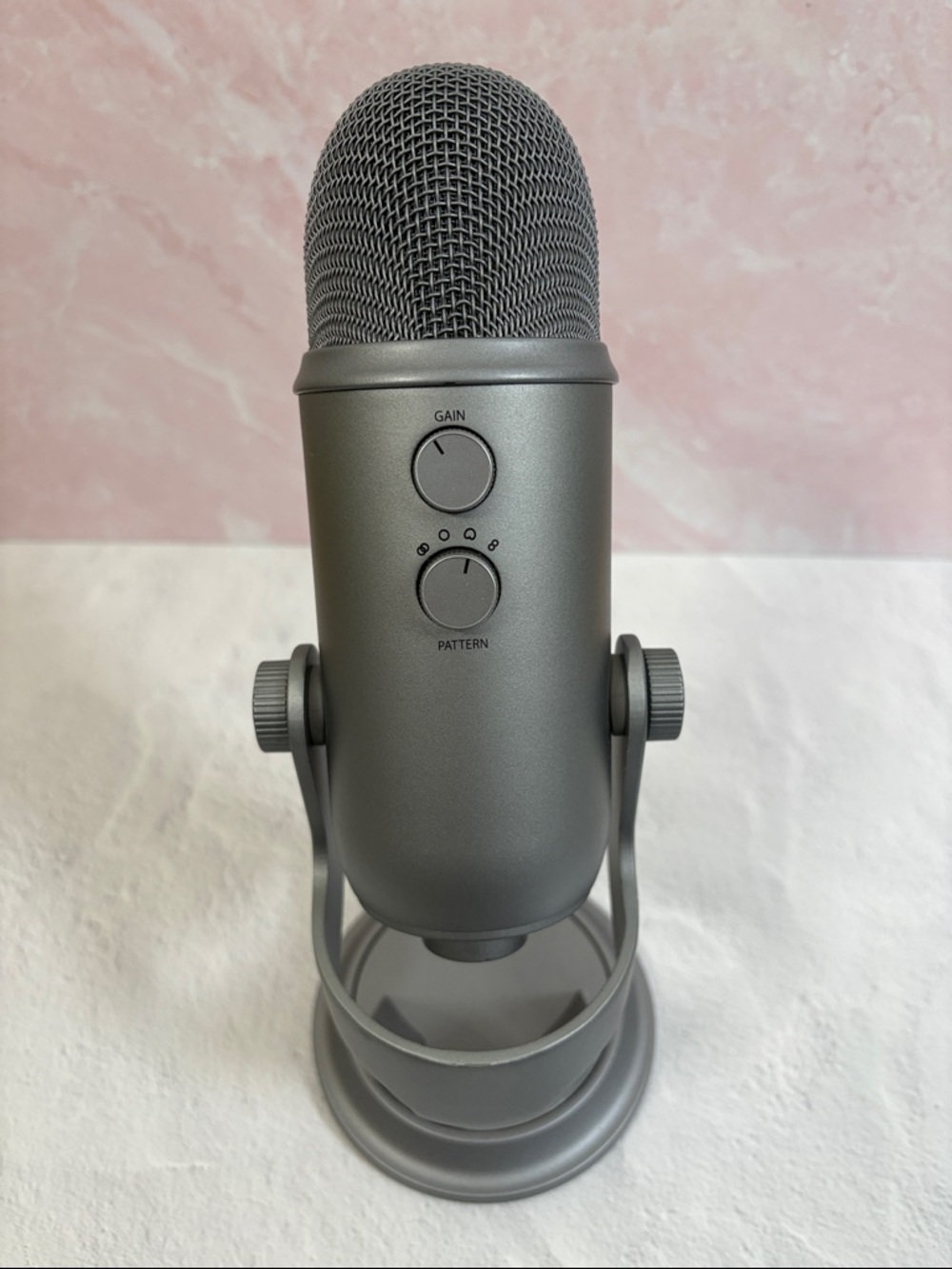Blue Yeti USB Condenser Mic - Silver | Multi-Pattern Podcast/ Streaming Mic - Picture 3 of 5